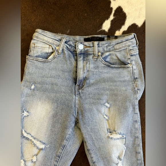 Risen Ripped Skinny Jeans - Picture 2 of 5